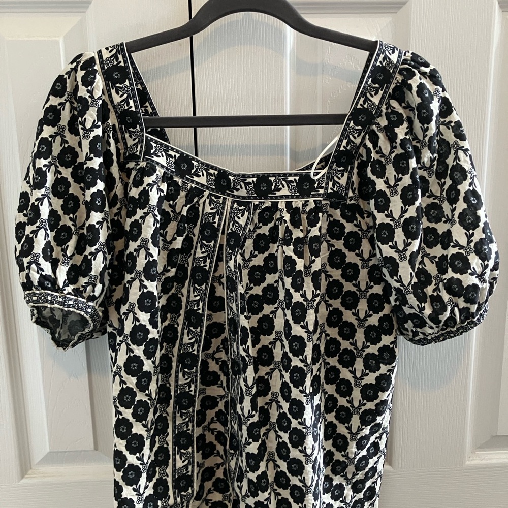 Max Studio Black and White Floral Blouse